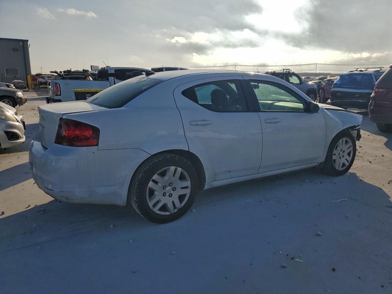 2014 DODGE AVENGER SE photo 3