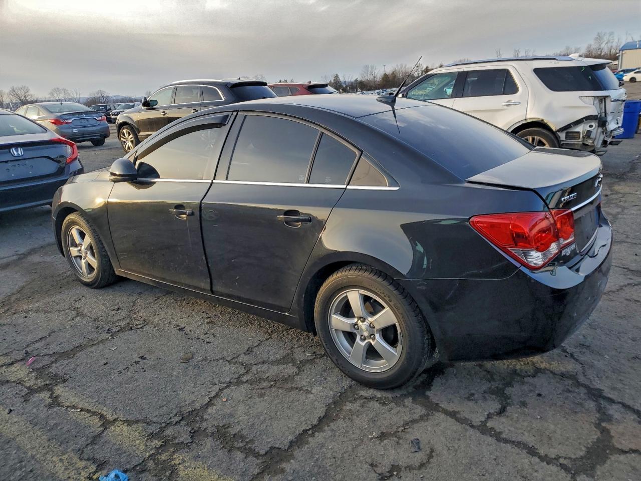 2013 CHEVROLET CRUZE LT photo 2