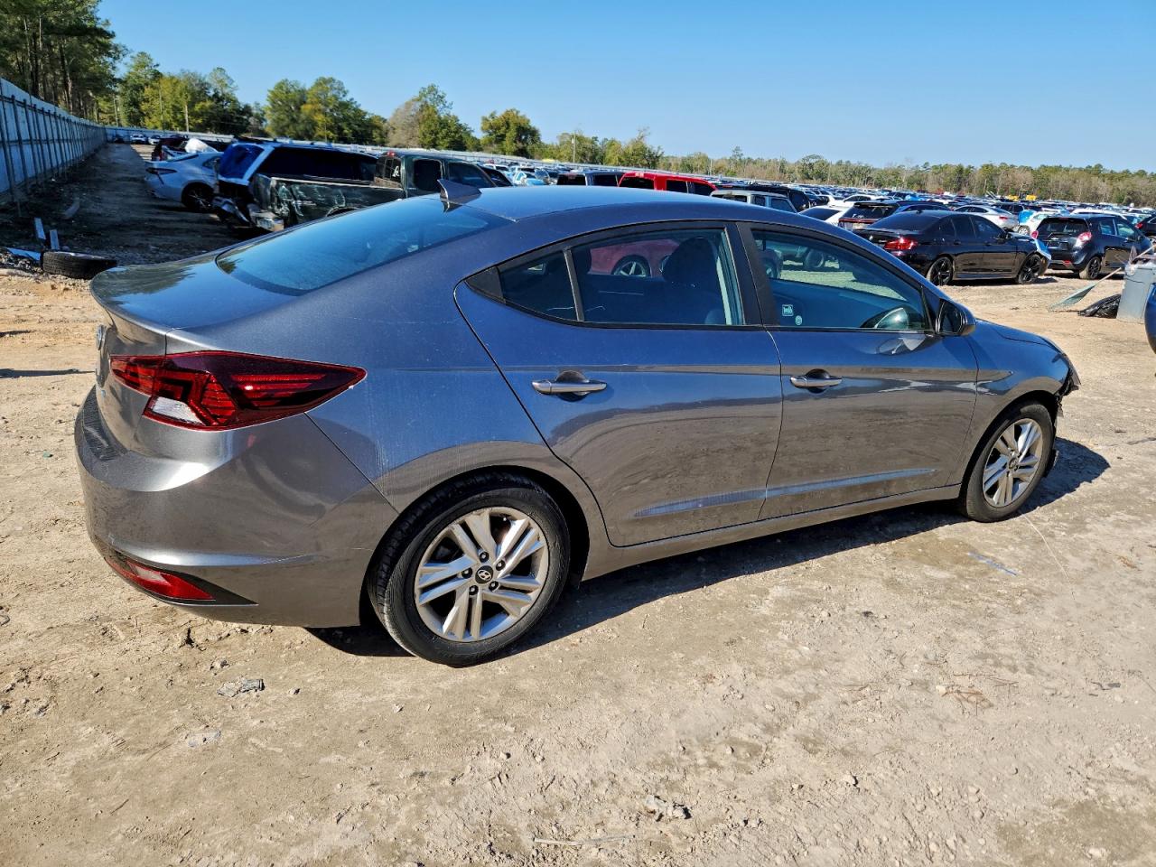 2019 HYUNDAI ELANTRA SEL photo 3