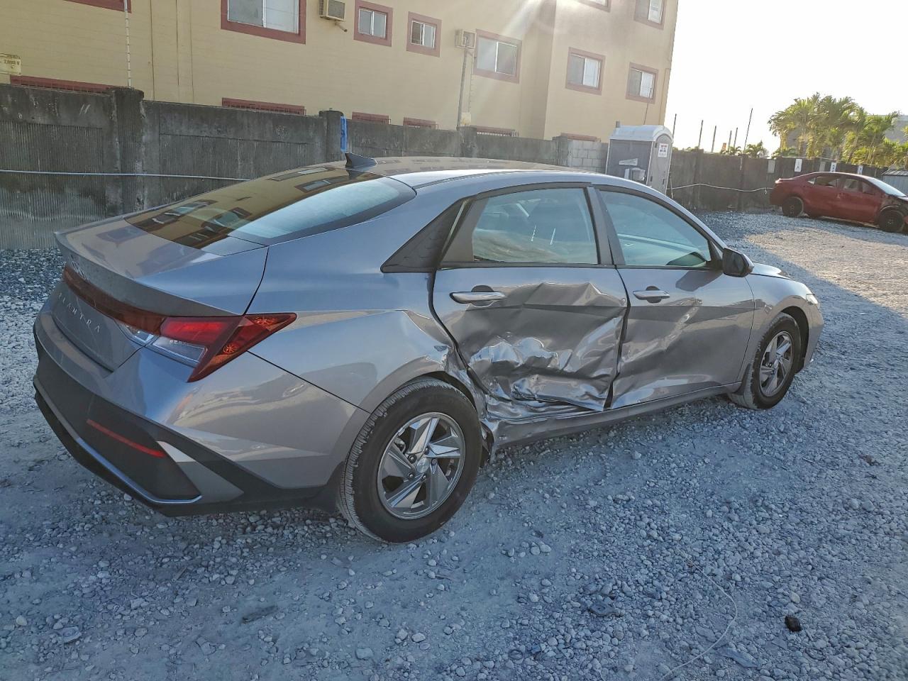2025 HYUNDAI ELANTRA SE photo 3