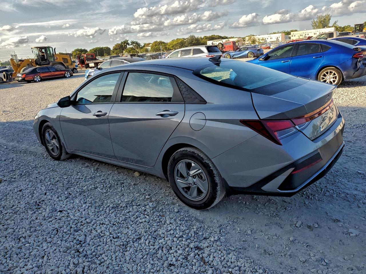 2025 HYUNDAI ELANTRA SE photo 2