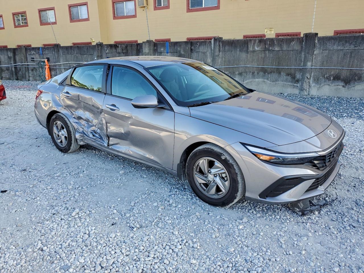 2025 HYUNDAI ELANTRA SE photo 4