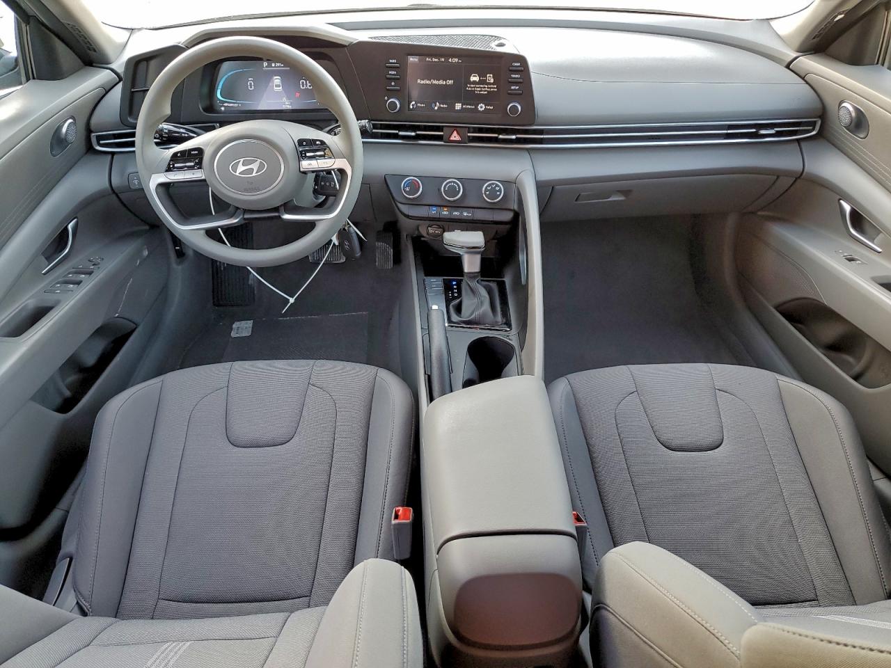 2025 HYUNDAI ELANTRA SE photo 8