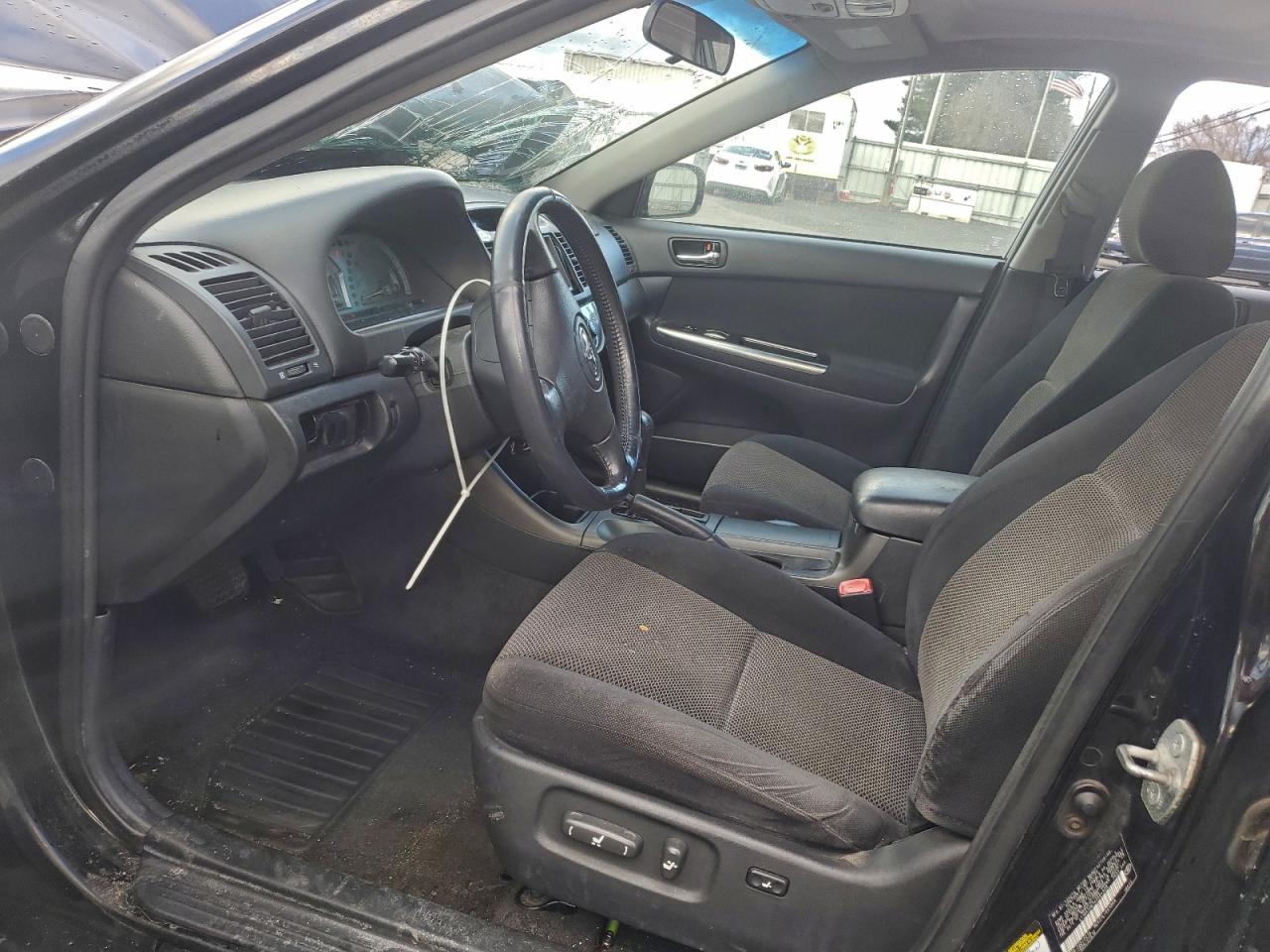 2004 TOYOTA CAMRY SE photo 7