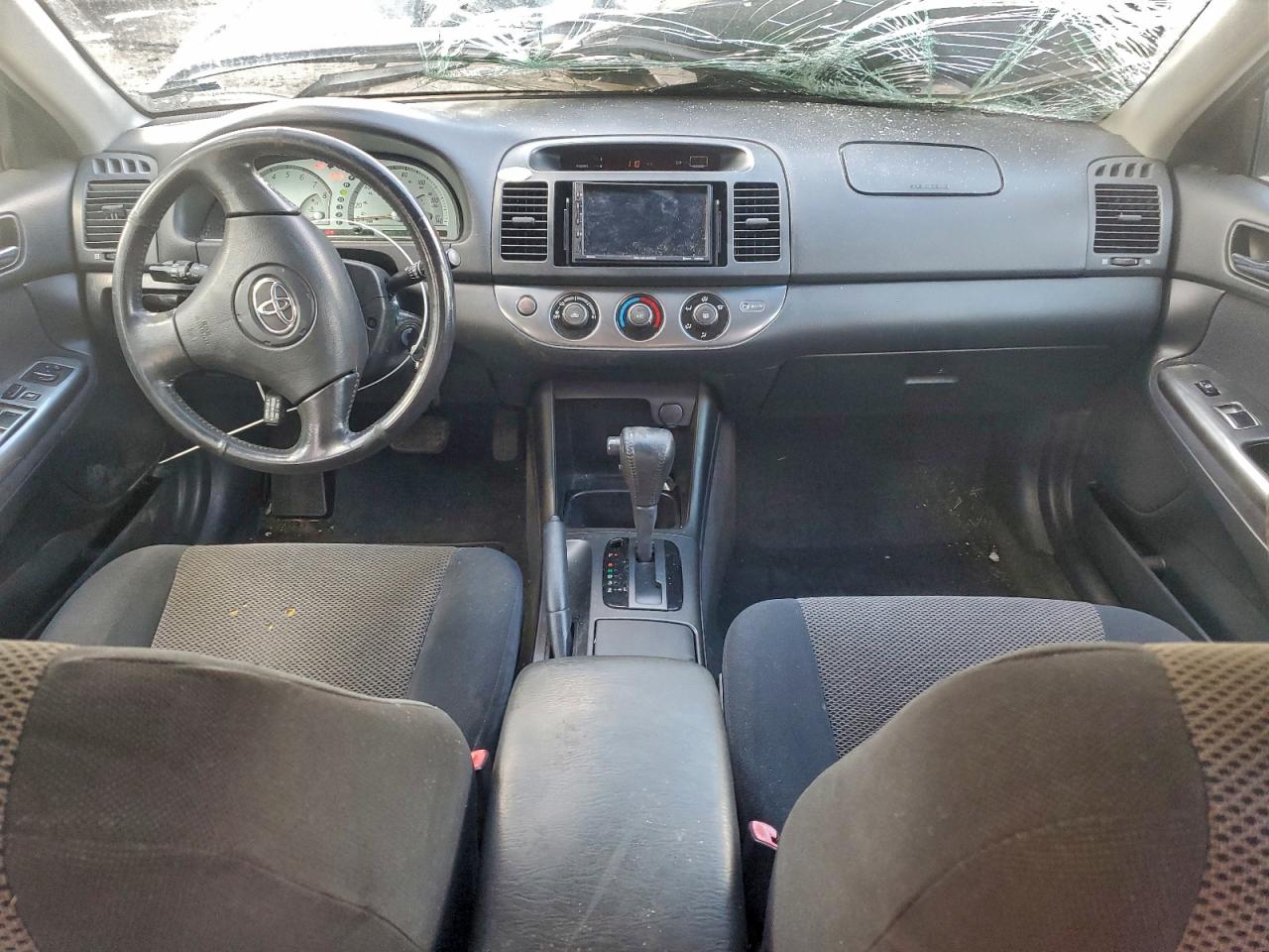 2004 TOYOTA CAMRY SE photo 8