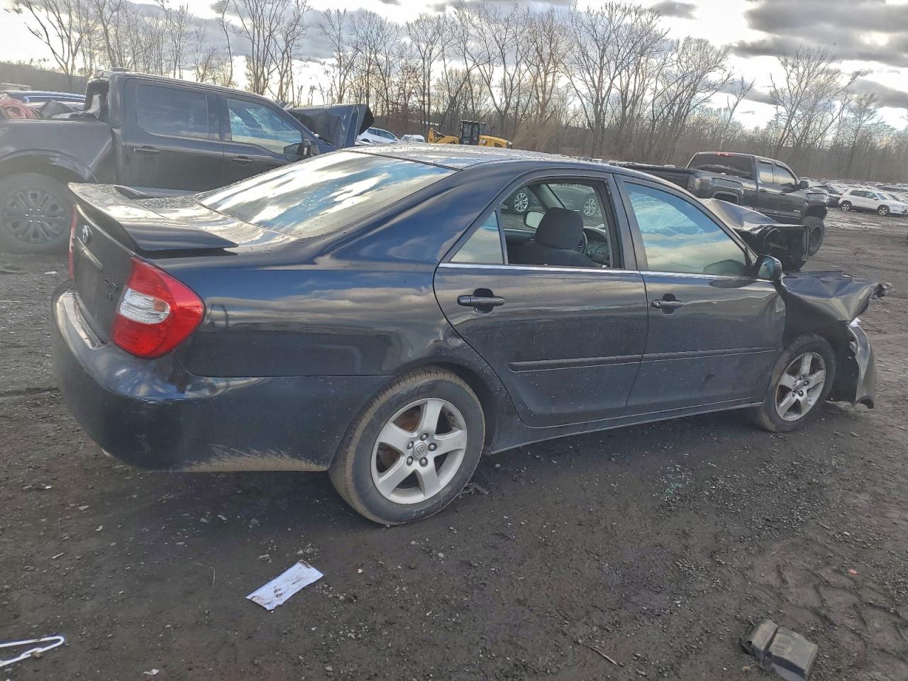 2004 TOYOTA CAMRY SE photo 3