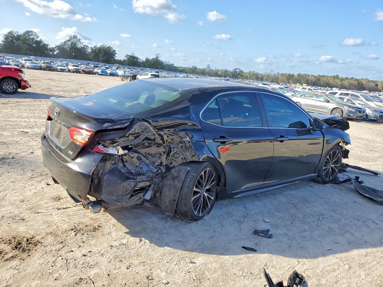 2018 TOYOTA CAMRY L photo 3