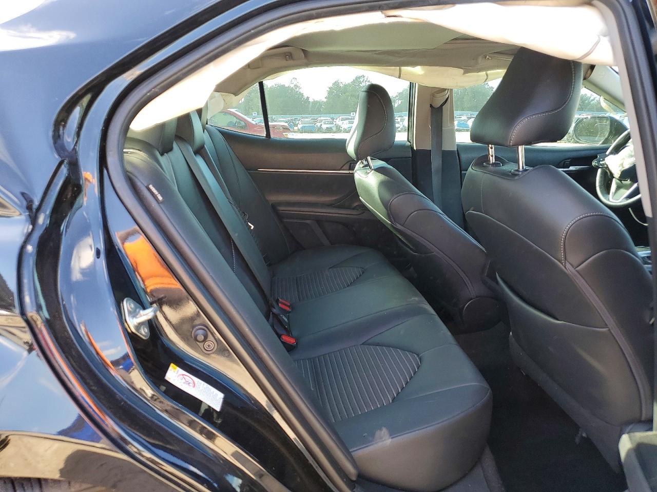 2018 TOYOTA CAMRY L photo 10
