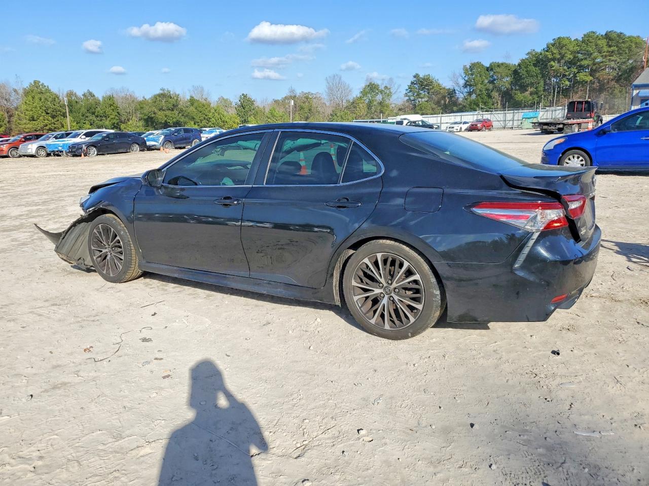 2018 TOYOTA CAMRY L photo 2