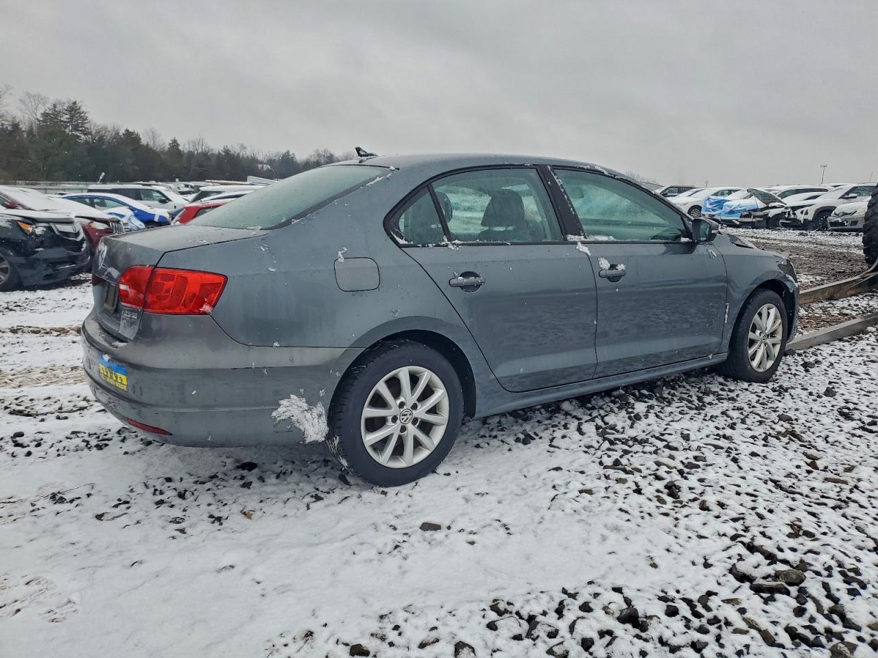 2011 VOLKSWAGEN JETTA SE photo 3