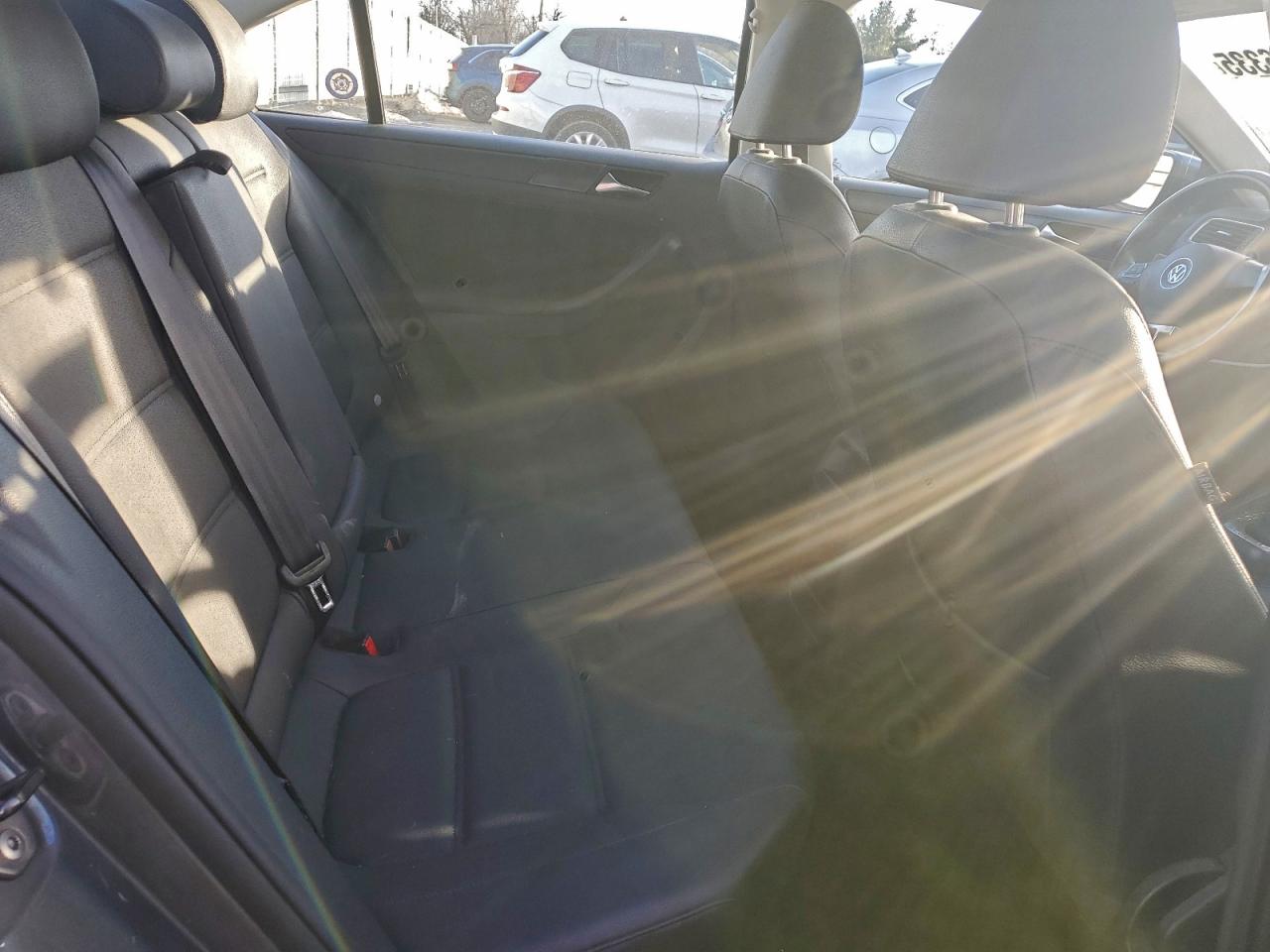 2011 VOLKSWAGEN JETTA SE photo 10