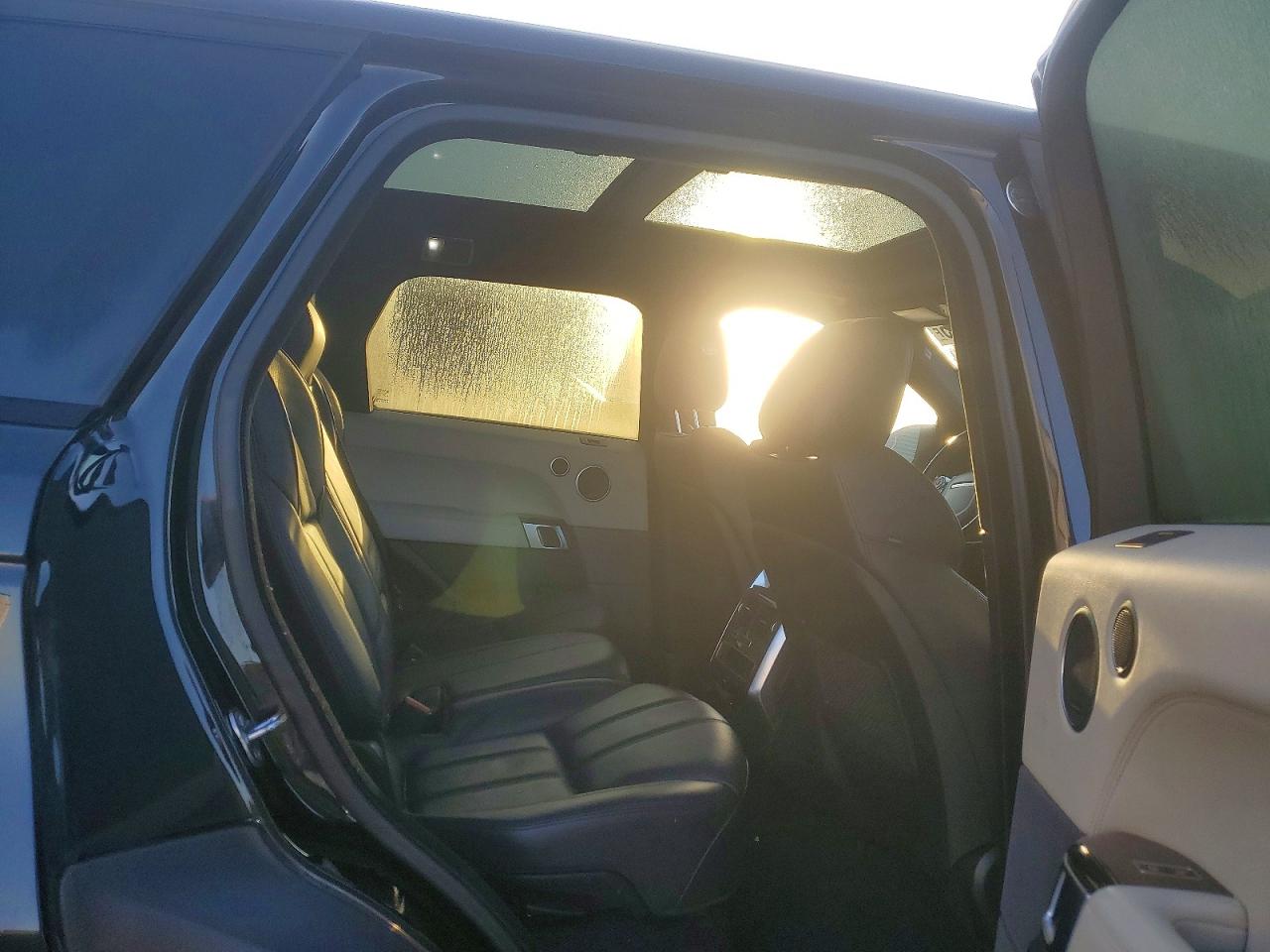 2015 LAND ROVER RANGE ROVER SPORT HSE photo 11