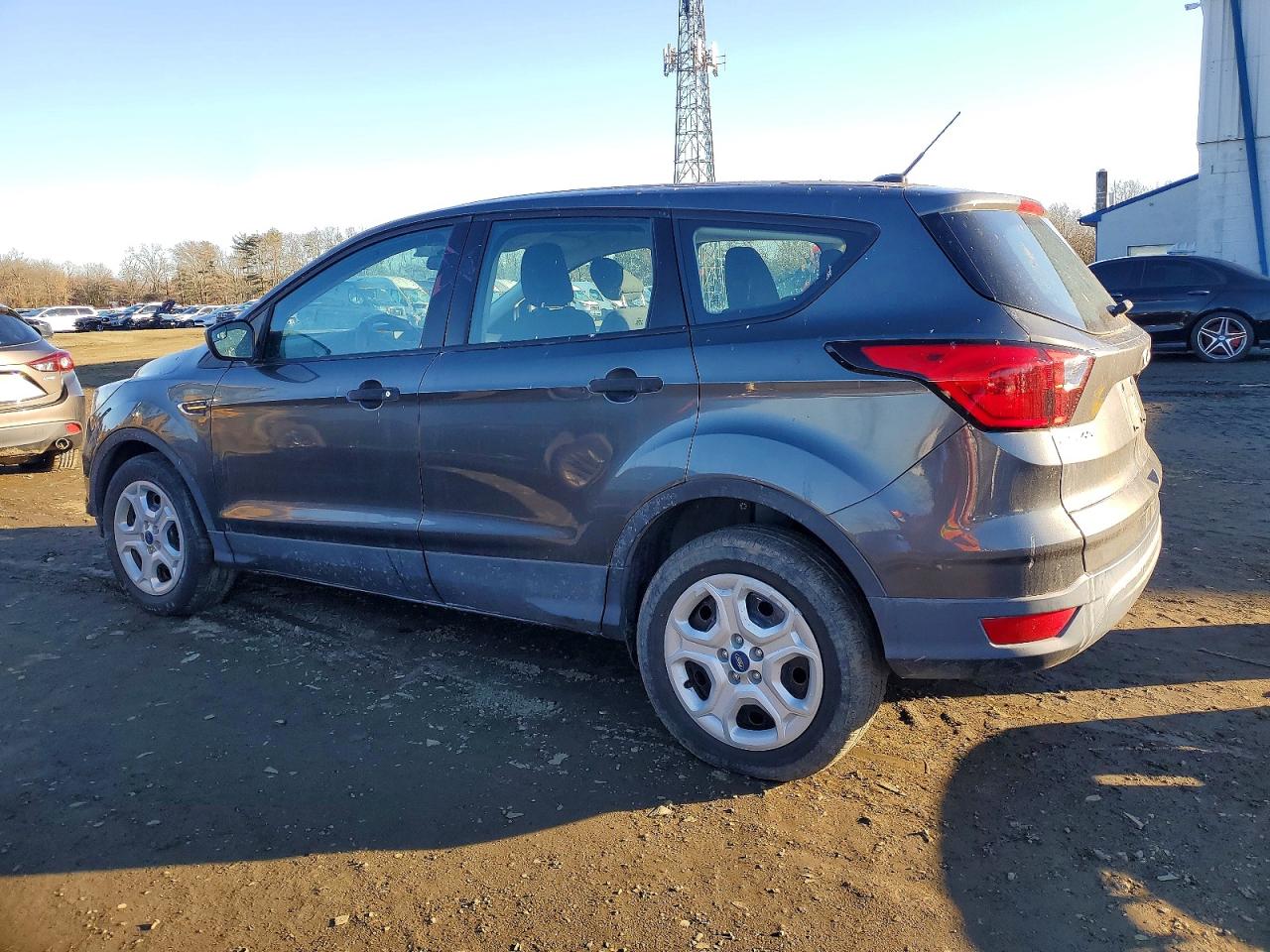 2019 FORD ESCAPE S photo 2
