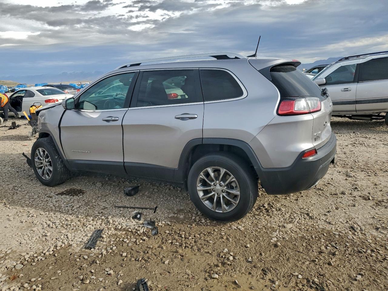 2021 JEEP CHEROKEE LATITUDE LUX photo 2
