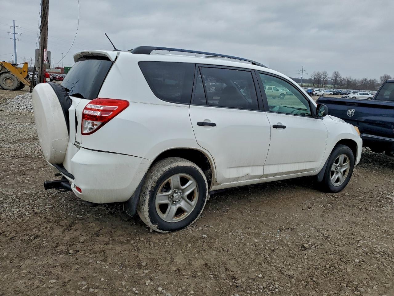 2011 TOYOTA RAV4 photo 3