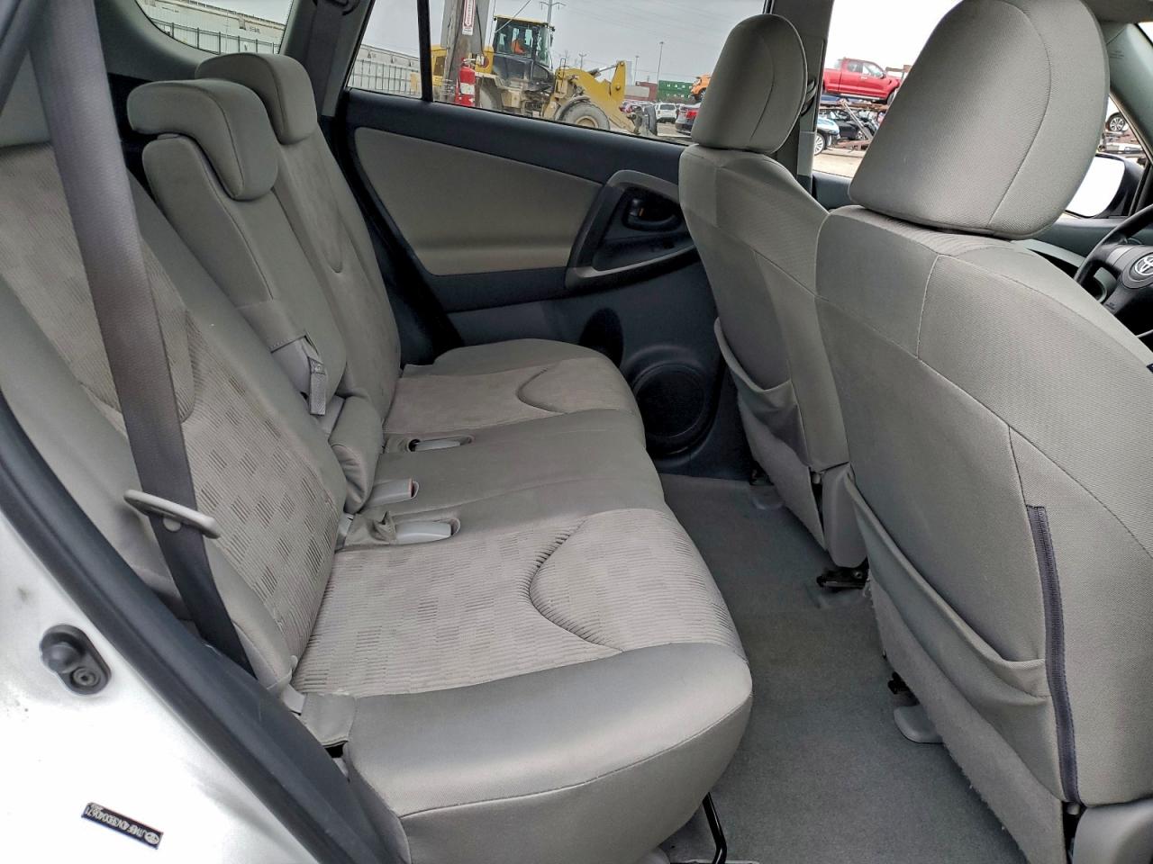 2011 TOYOTA RAV4 photo 11