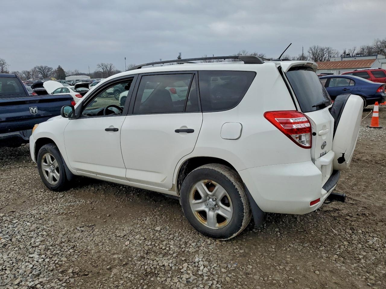 2011 TOYOTA RAV4 photo 2