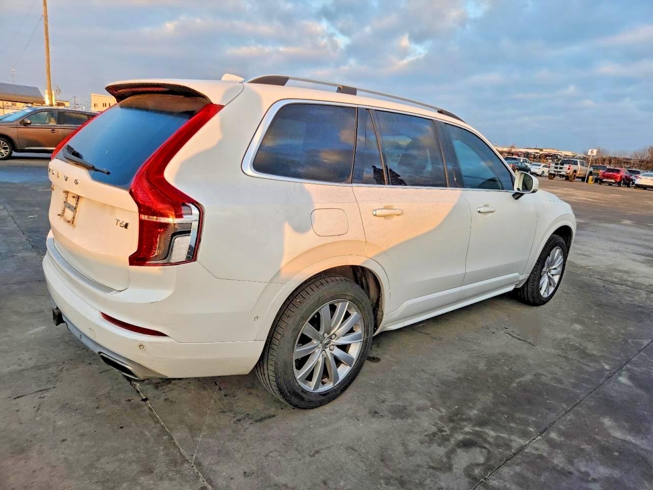 2016 VOLVO XC90 T6 photo 3