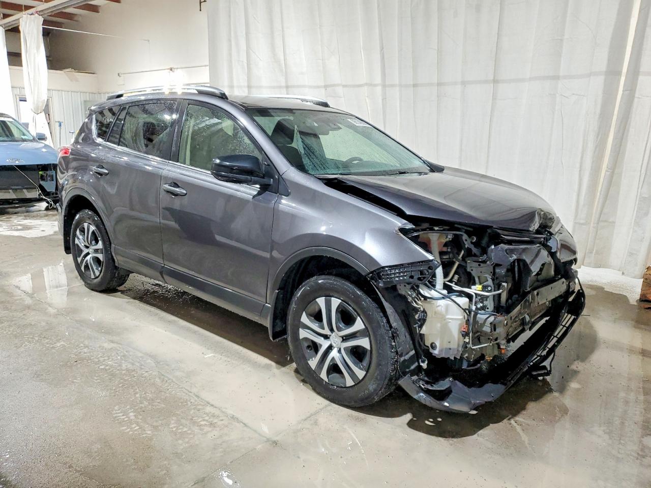 2017 TOYOTA RAV4 LE photo 4