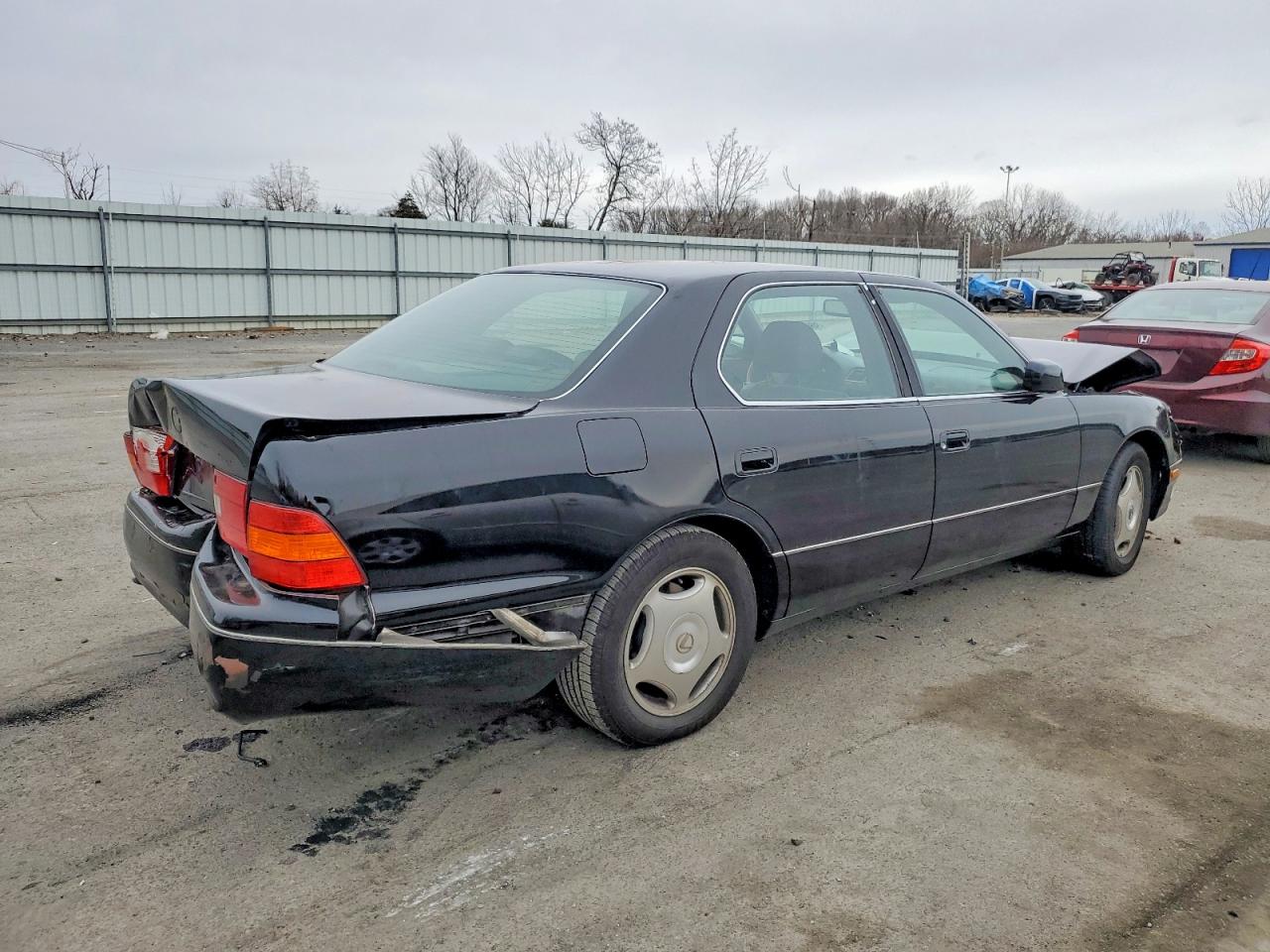 1998 LEXUS LS 400 photo 3