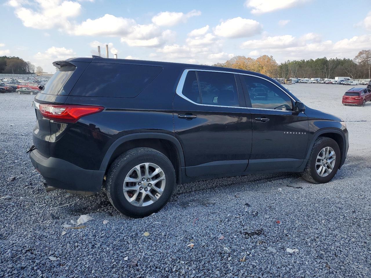 2020 CHEVROLET TRAVERSE LS photo 5
