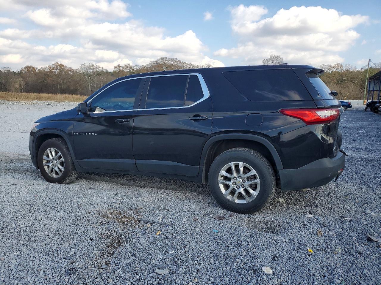 2020 CHEVROLET TRAVERSE LS photo 3