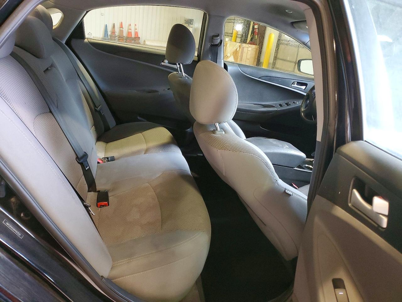 2013 HYUNDAI SONATA GLS photo 28