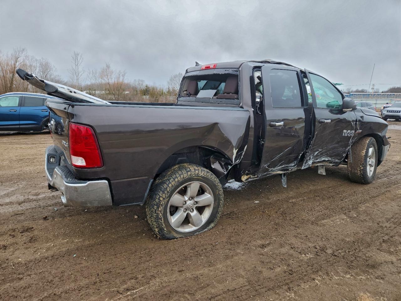 2017 RAM 1500 SLT photo 3