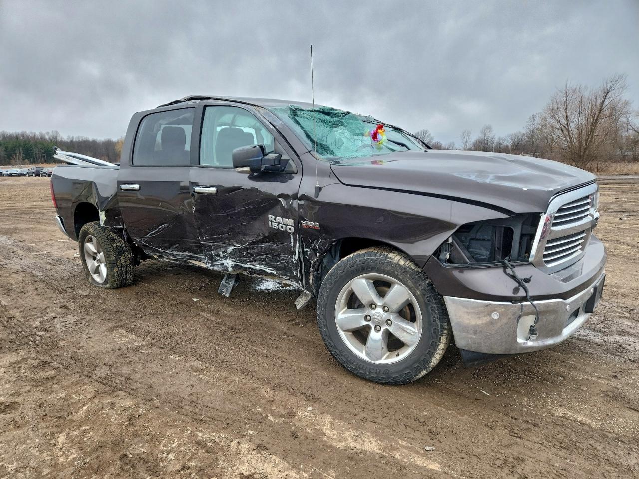 2017 RAM 1500 SLT photo 4