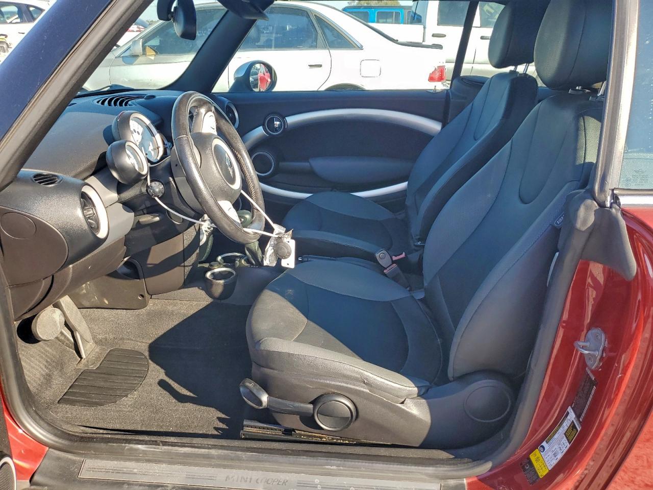 2010 MINI COOPER photo 13