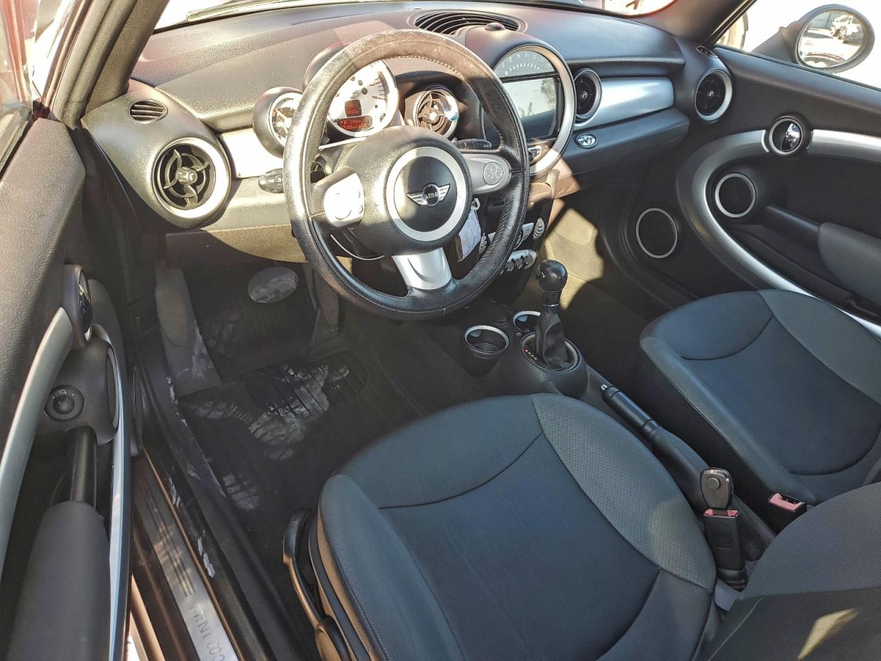 2010 MINI COOPER photo 15