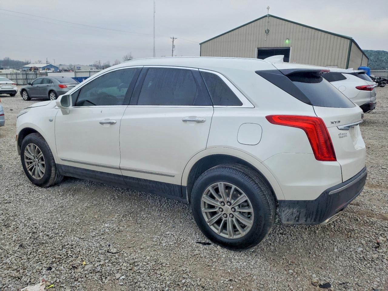 2018 CADILLAC XT5 LUXURY photo 2