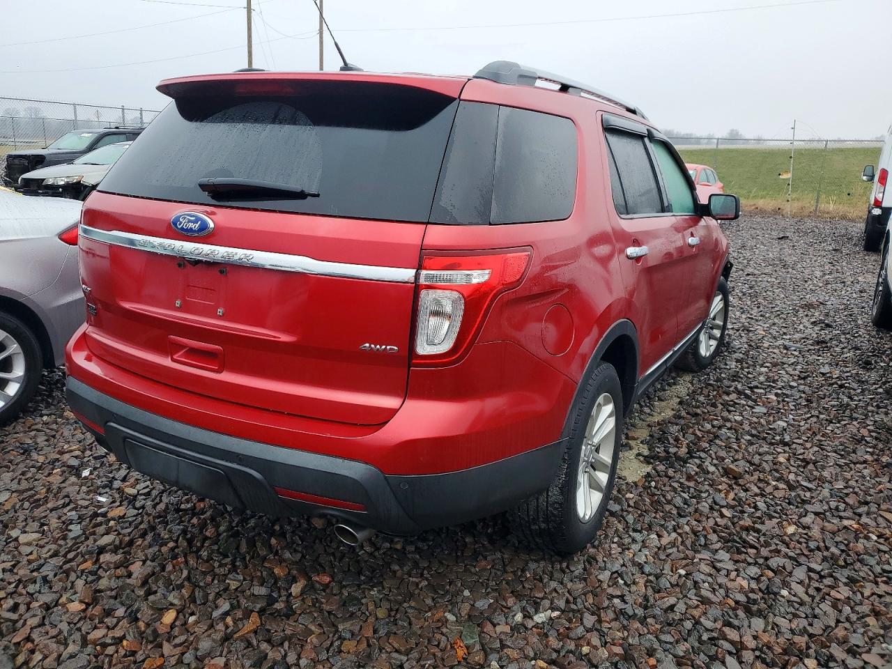 2011 FORD EXPLORER XLT photo 3