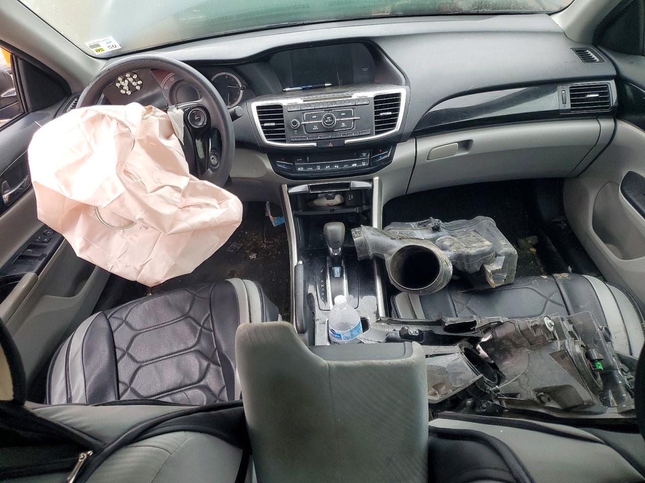2017 HONDA ACCORD LX photo 8