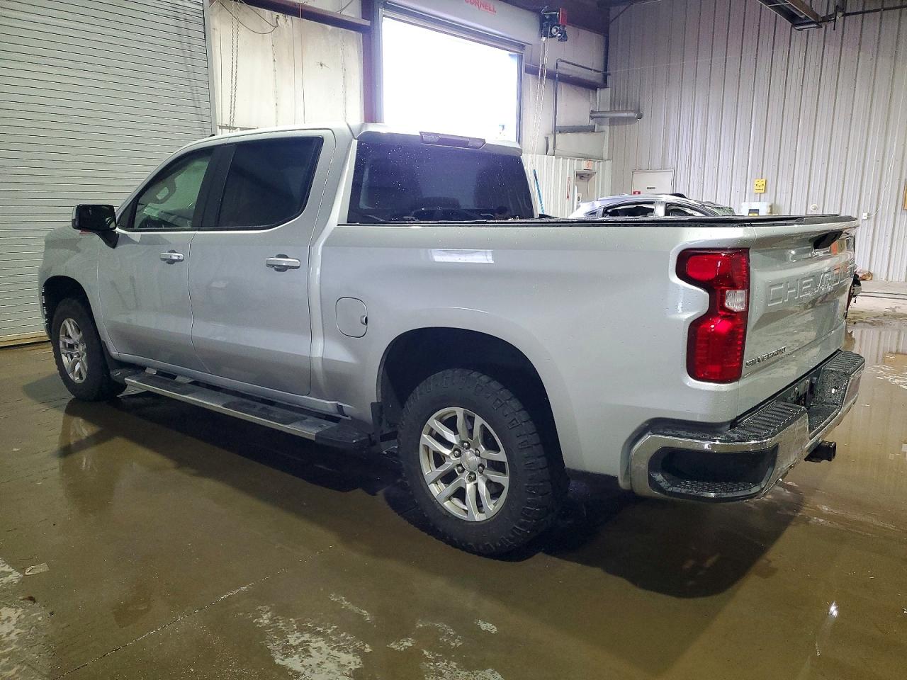 2021 CHEVROLET SILVERADO K1500 LT photo 2
