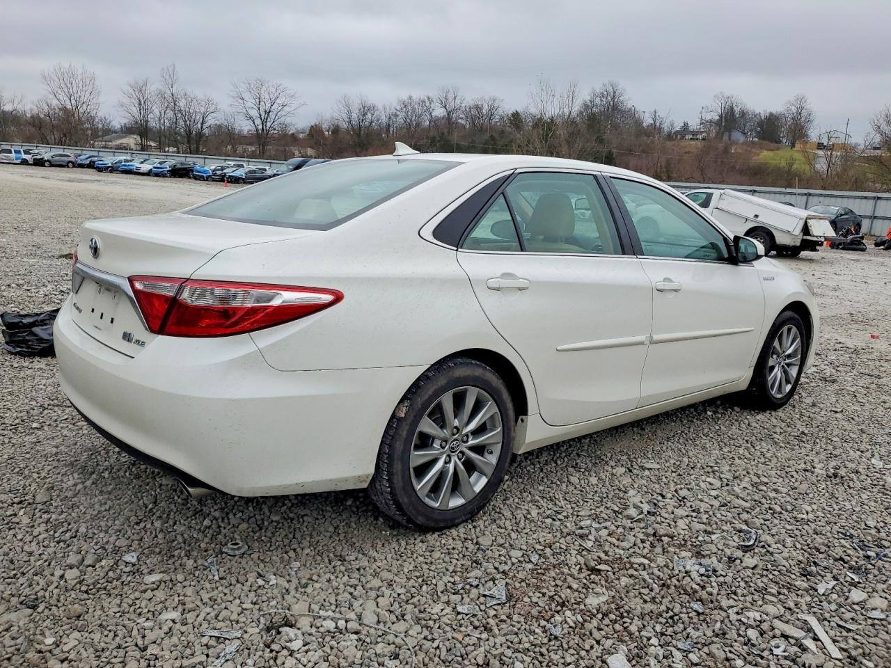 2015 TOYOTA CAMRY HYBRID photo 3