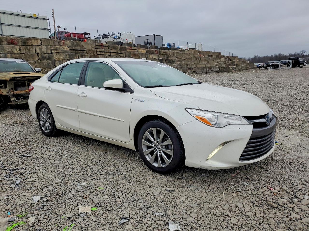 2015 TOYOTA CAMRY HYBRID photo 4