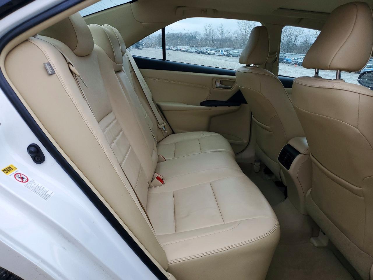 2015 TOYOTA CAMRY HYBRID photo 10