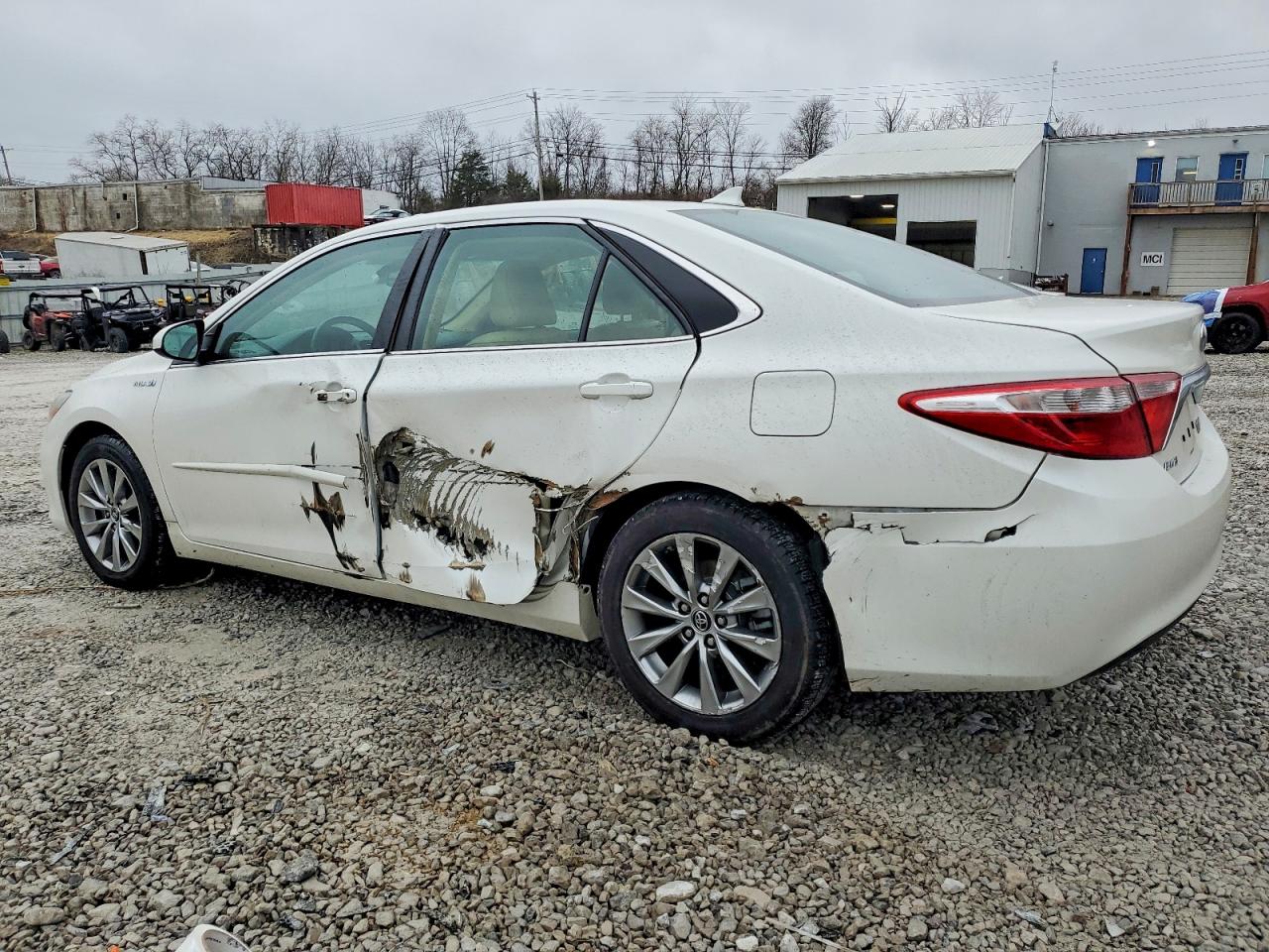 2015 TOYOTA CAMRY HYBRID photo 2