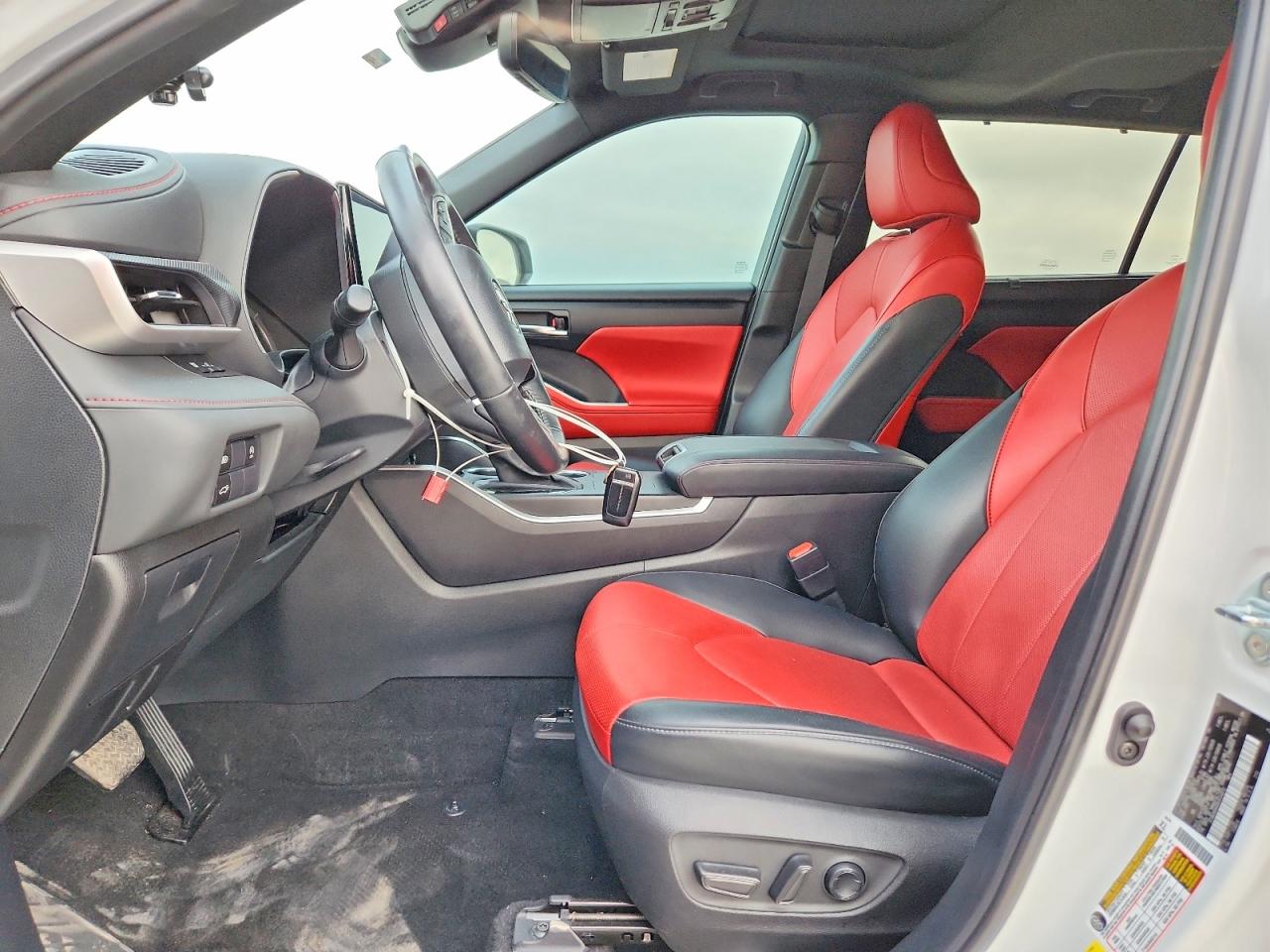 2024 TOYOTA HIGHLANDER LE photo 7
