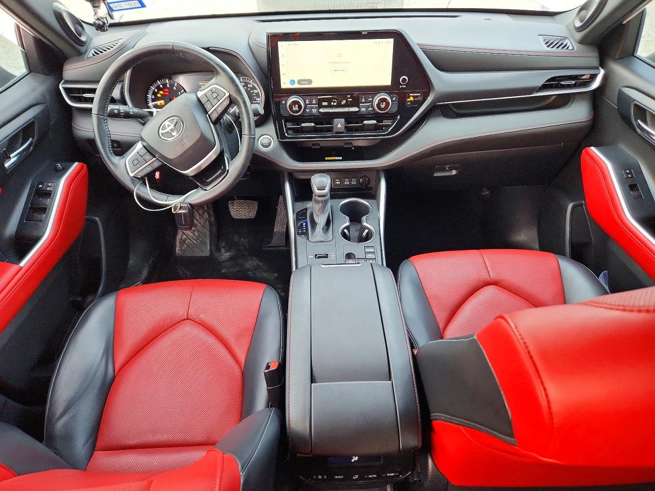 2024 TOYOTA HIGHLANDER LE photo 8