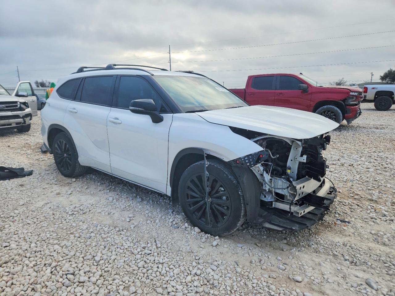 2024 TOYOTA HIGHLANDER LE photo 4