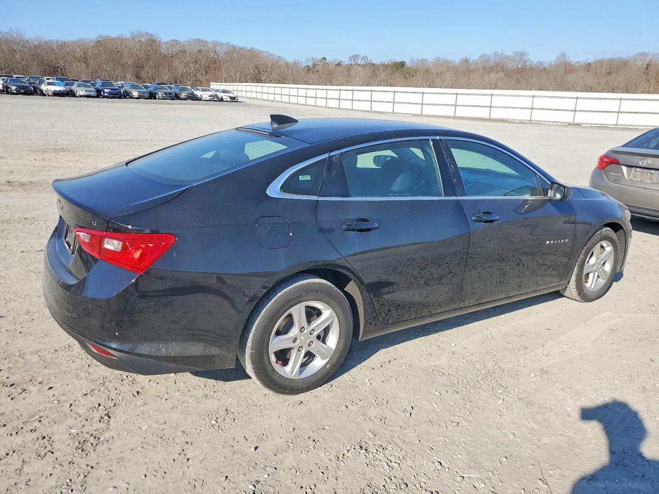 2023 CHEVROLET MALIBU LT photo 3