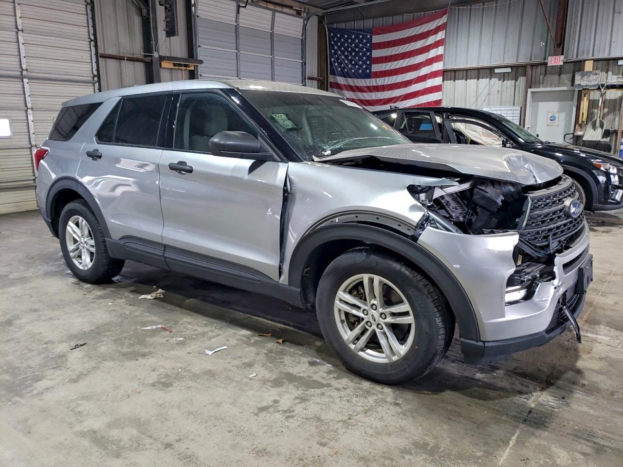 2023 FORD EXPLORER XLT photo 4
