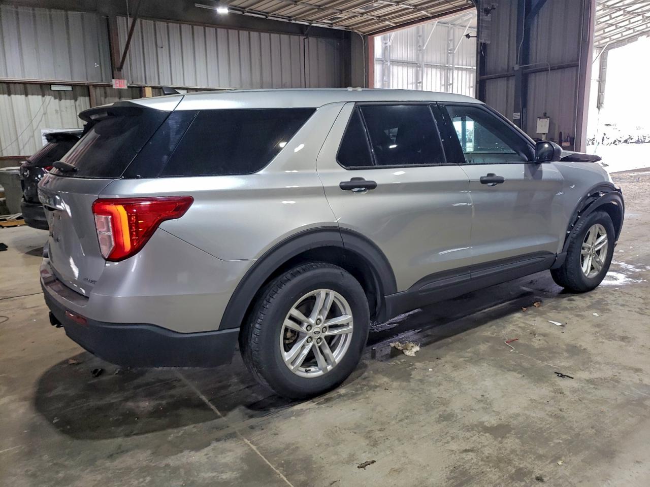 2023 FORD EXPLORER XLT photo 3