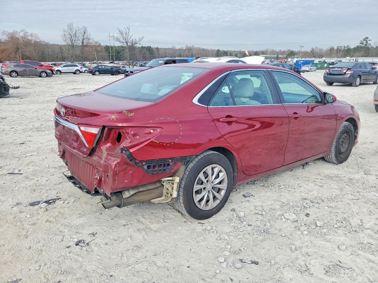 2016 TOYOTA CAMRY LE photo 3