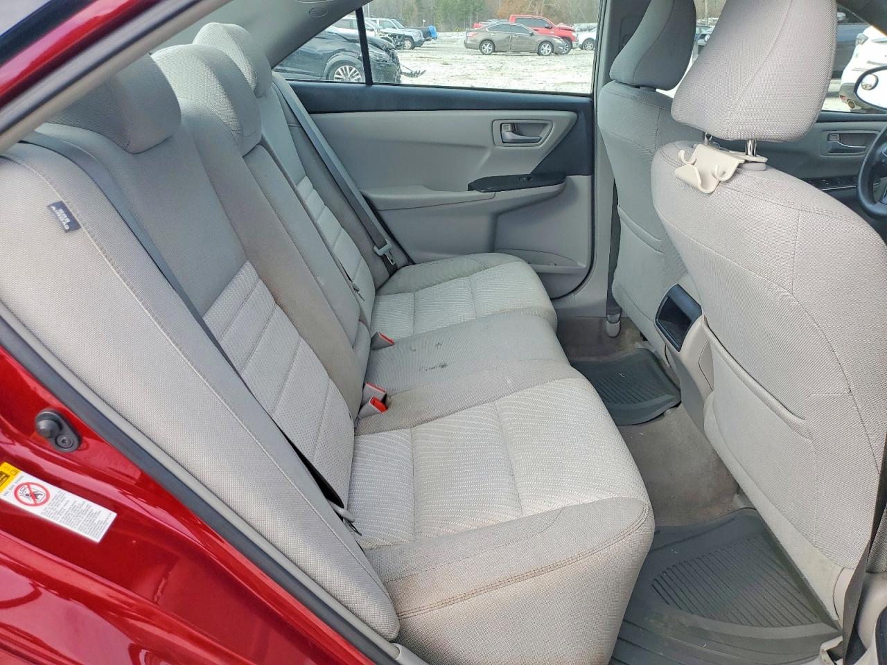 2016 TOYOTA CAMRY LE photo 10