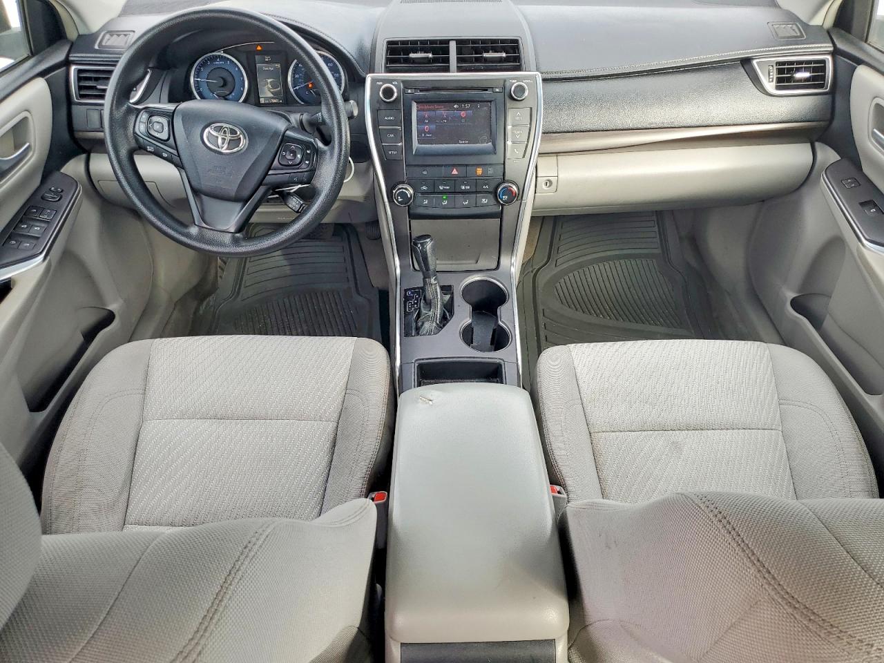 2016 TOYOTA CAMRY LE photo 8