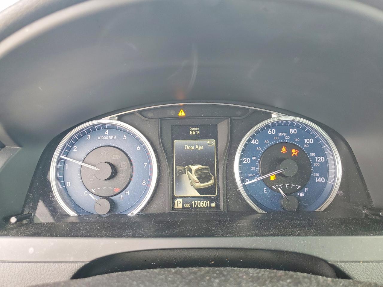 2016 TOYOTA CAMRY LE photo 9