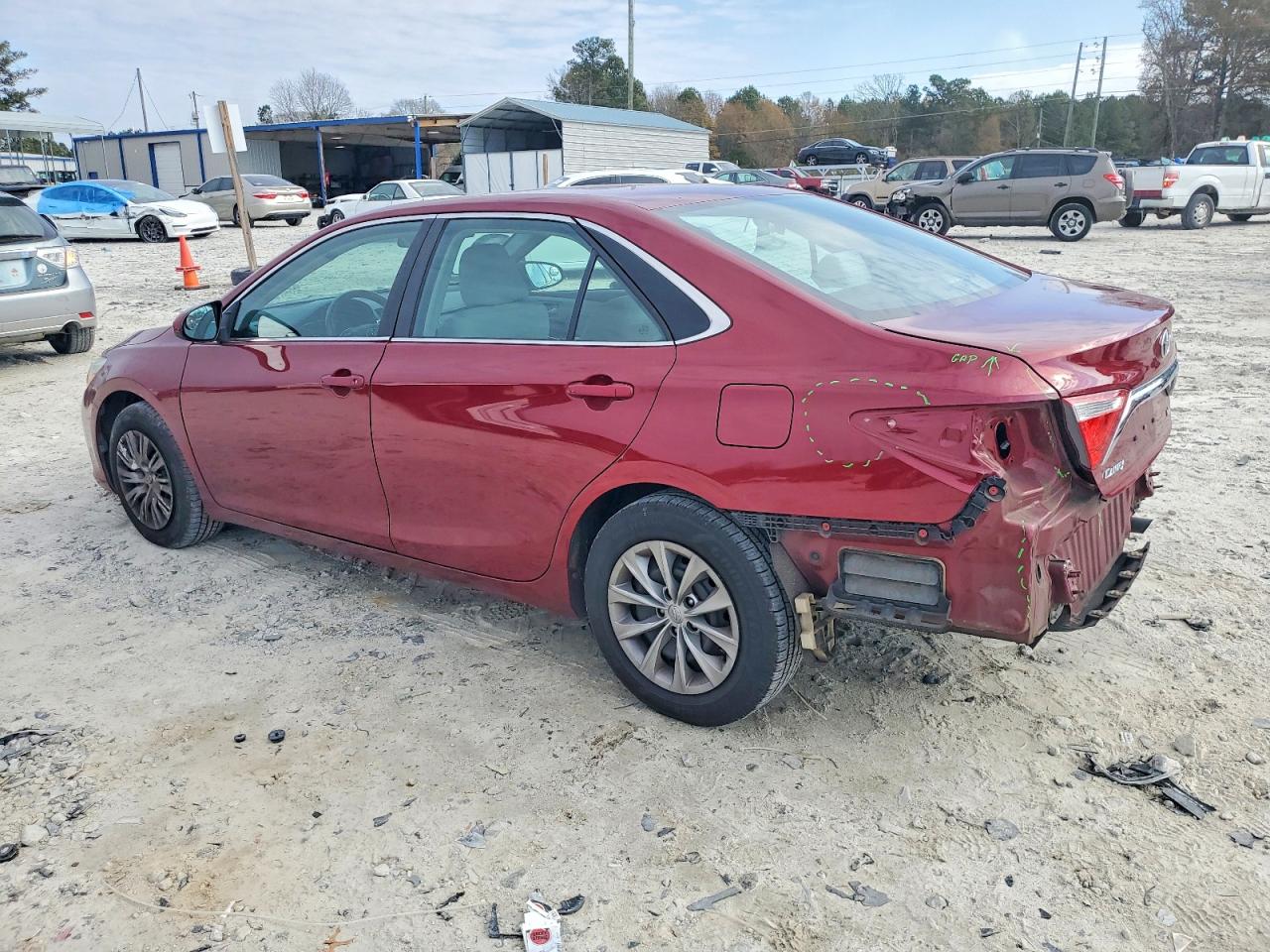 2016 TOYOTA CAMRY LE photo 2